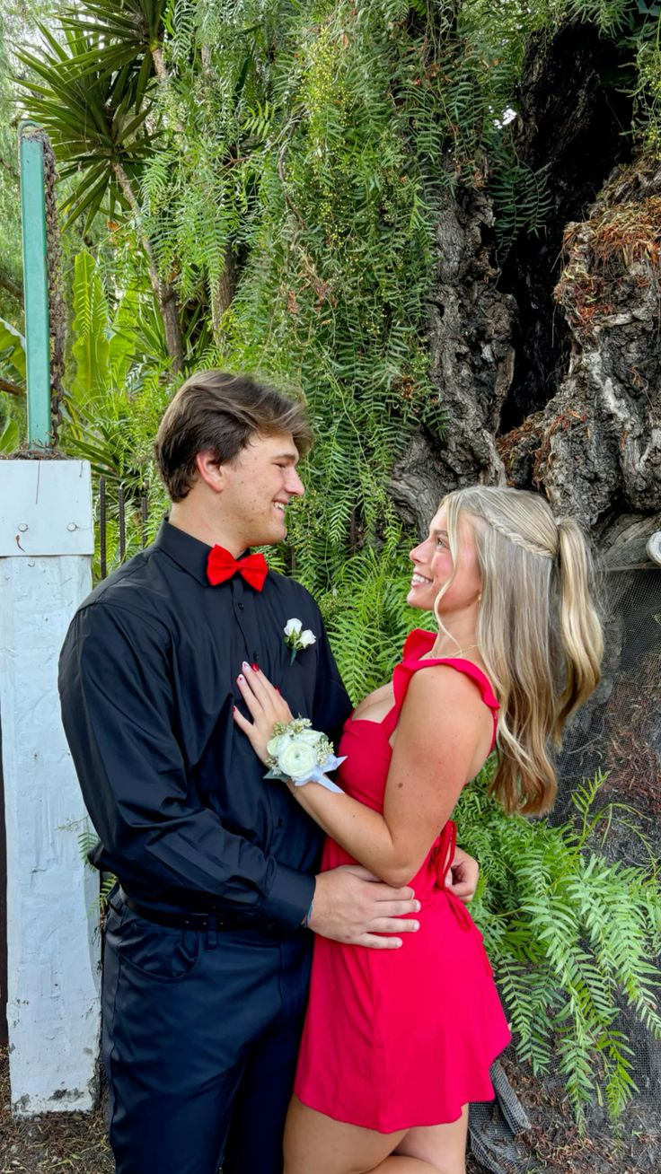 Rotes A-Linien-Kurzballkleid mit Homecoming-Ausschnitt J5404