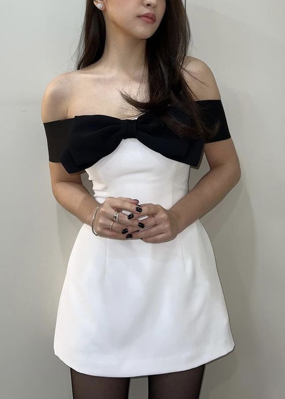 Süßes Etuikleid in Weiß, trägerlos, für den Heimkehr, Geburtstagskleid J5431