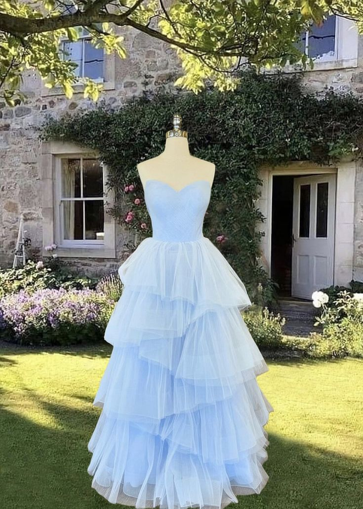 Trägerloses, blaues, gestuftes langes Ballkleid aus Tüll in A-Linie, J5461
