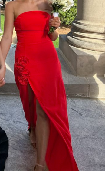 Trägerloses rotes langes Ballkleid mit Schlitz, formelles Abendkleid J5499