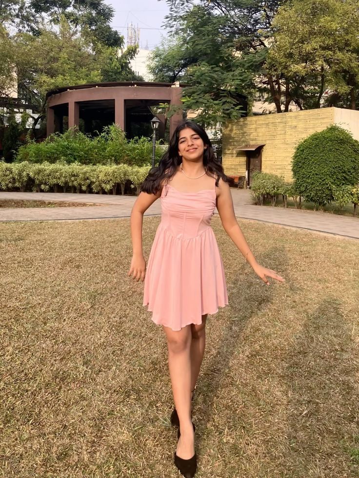 Robe de bal courte rose coupe trapèze J5513