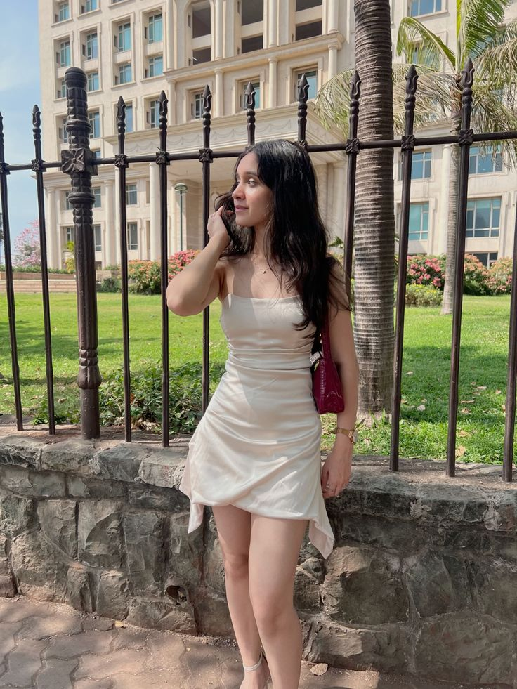 Robe de bal courte fourreau en satin J5514