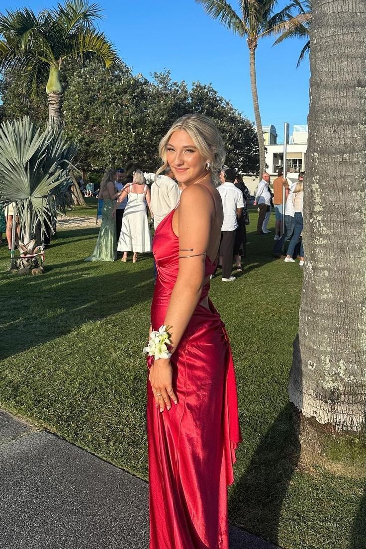 Rotes Satin-Maxikleid mit langem Schlitz, Ballkleid J5672