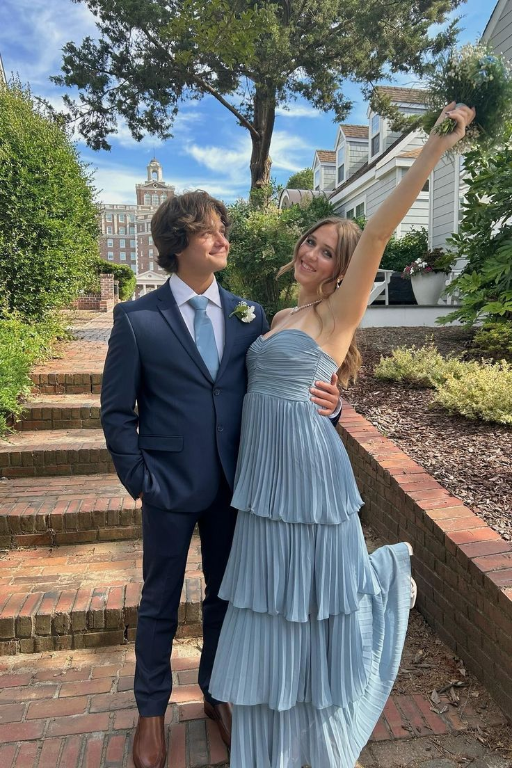 Trägerloses, blaues, mehrlagiges, langes Ballkleid mit Rüschen J5684