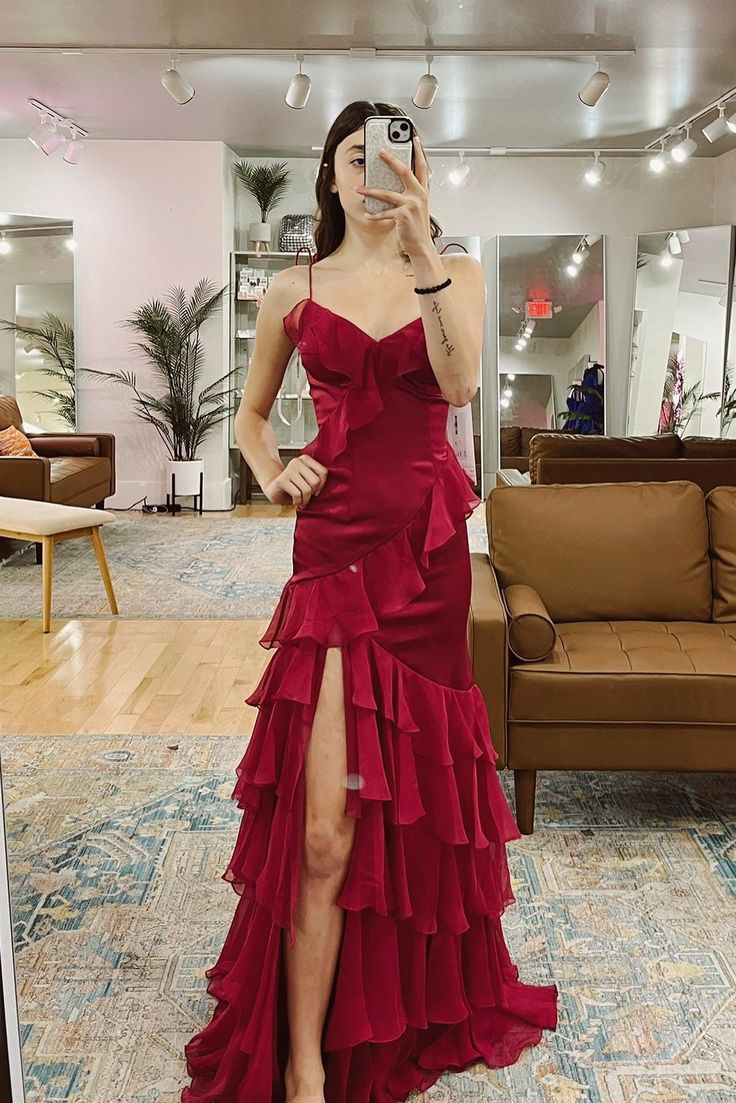 Rotes Meerjungfrau-Ballkleid mit Rüschen und Stufen, lang, J5826