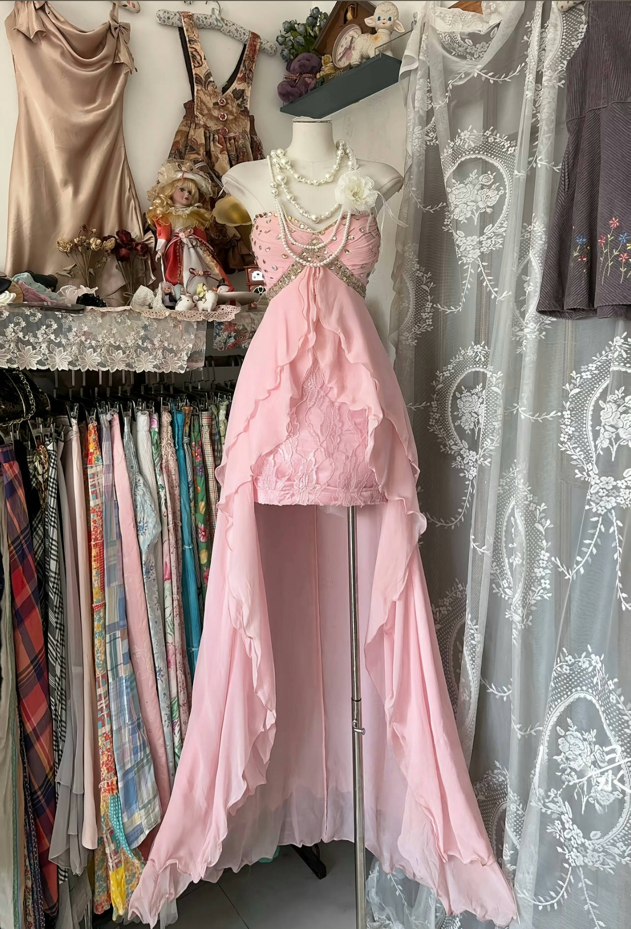 Meerjungfrau-Abschlussballkleid in Rosa mit Herzausschnitt, kurzes Spitzenkleid mit Schleppe J6697
