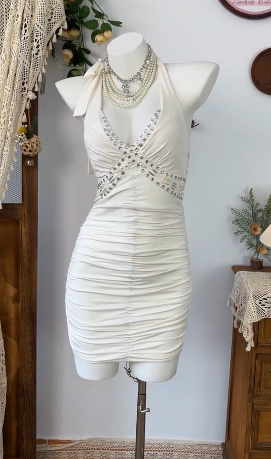 Robe de bal courte fourreau dos nu ivoire J8418