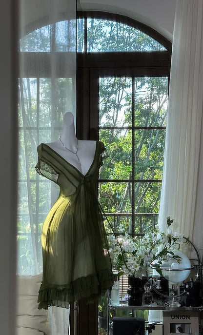 Grünes durchsichtiges kurzes Kleid in A-Linie mit V-Ausschnitt J7258