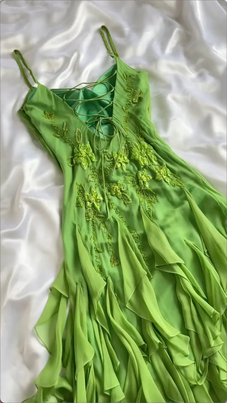 Robe de bal vintage verte à bretelles spaghetti en mousseline de soie à volants J7566