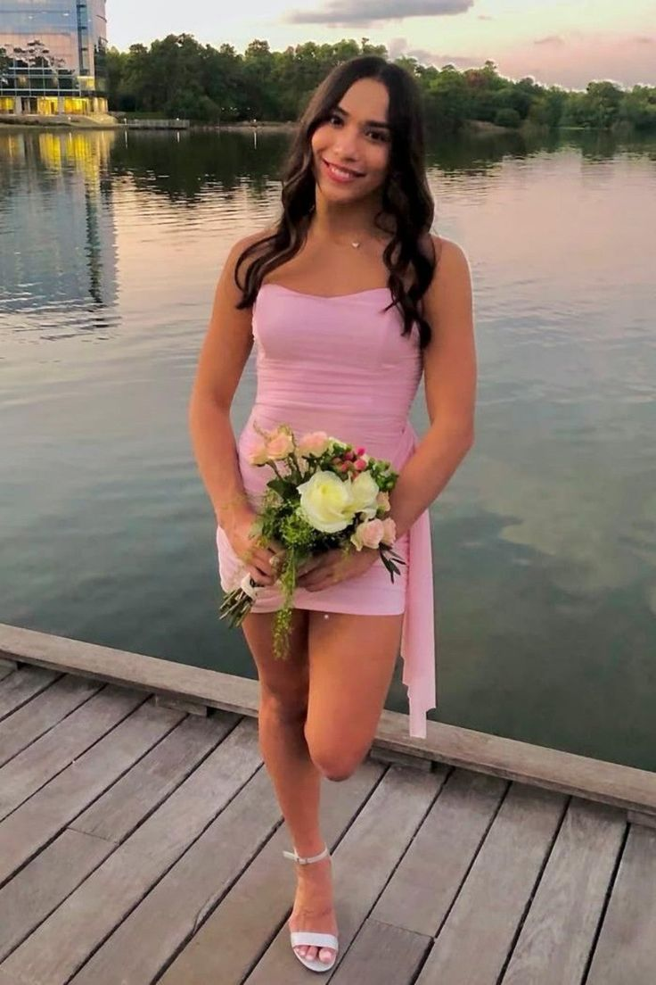 Robe de soirée élégante en mousseline froncée et sans bretelles J7703