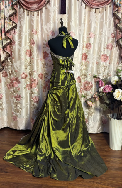 Halter Green Long Prom Dress Vintage Evening Gowns J8640