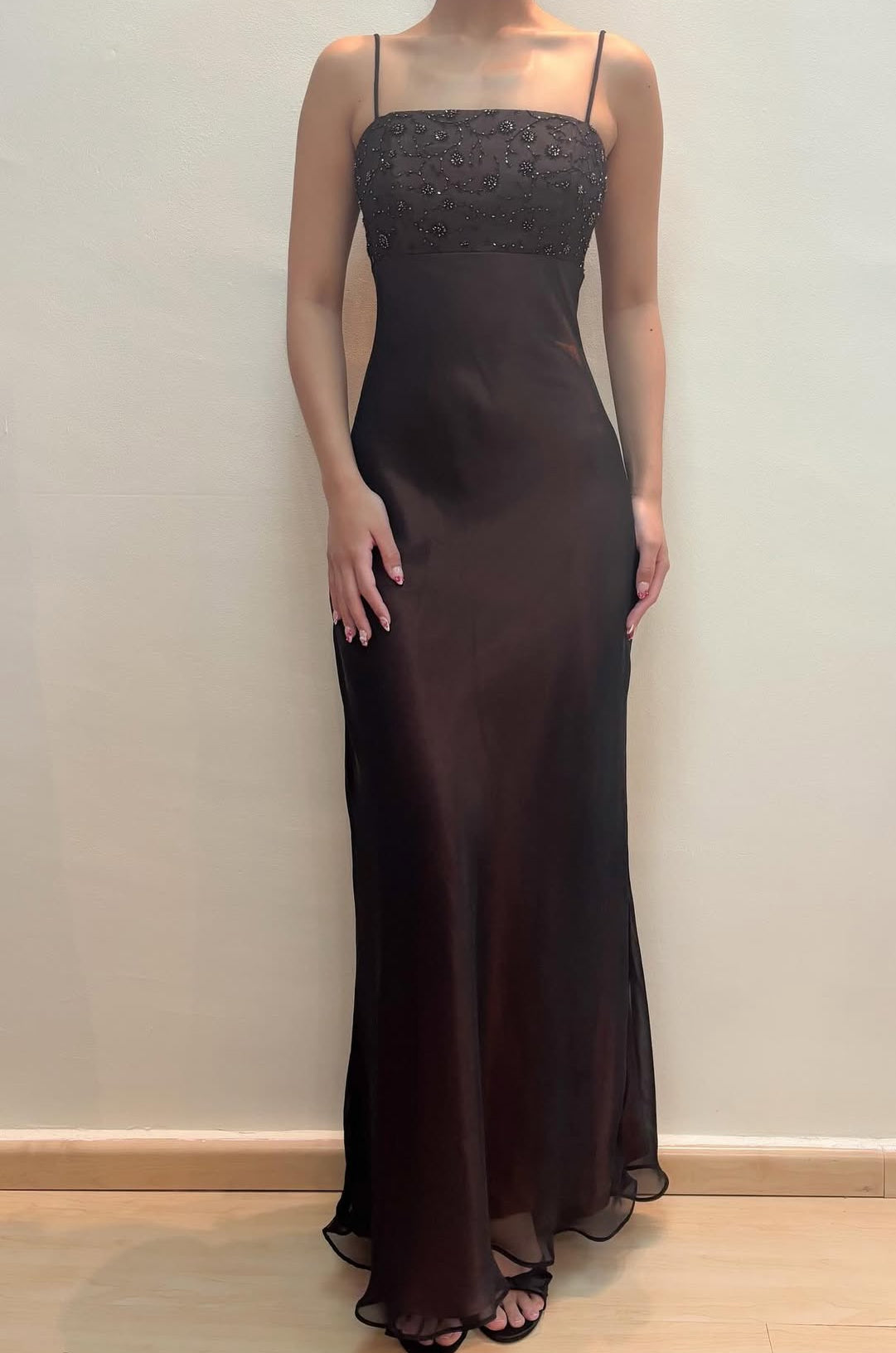 Robe de bal longue sirène à bretelles spaghetti et perles J8589