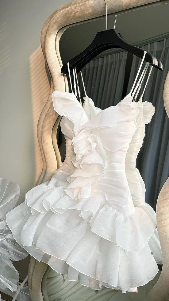 Spaghettiträger V-Ausschnitt Homecoming Kleider Rüschen Chiffon Mini Ballkleid J8322