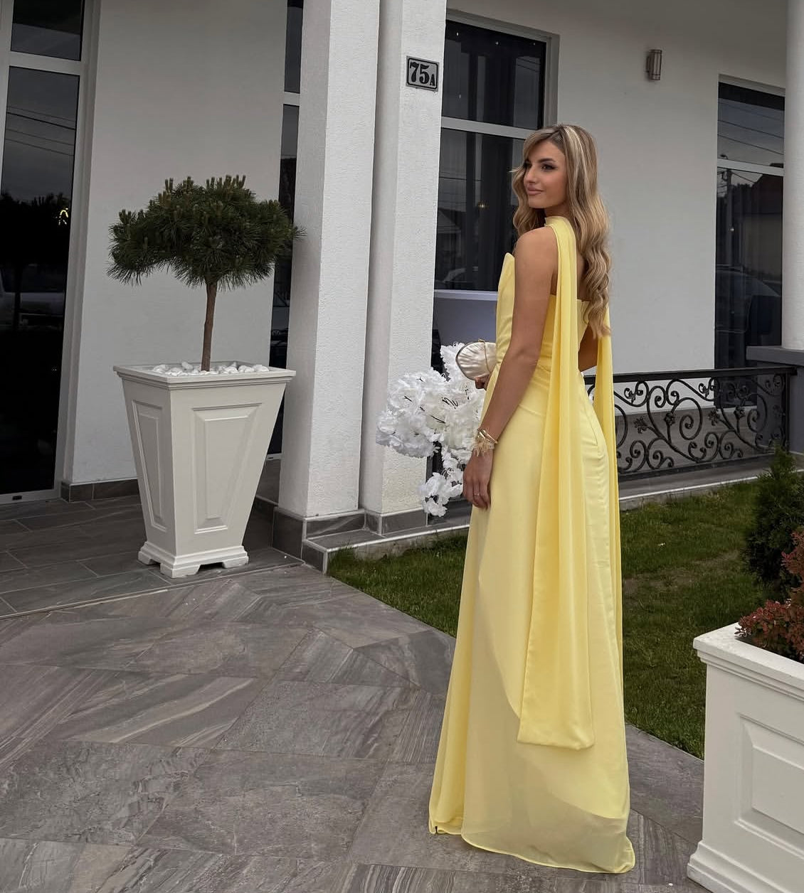 V-Ausschnitt A-Linie Gelbes Hochzeitsgastkleid Formelles Partykleid J7037