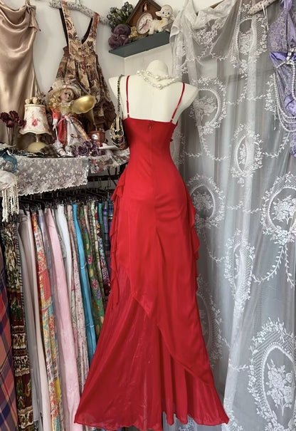 Robe de soirée longue rouge style sirène à bretelles spaghetti et volants style vintage J8045