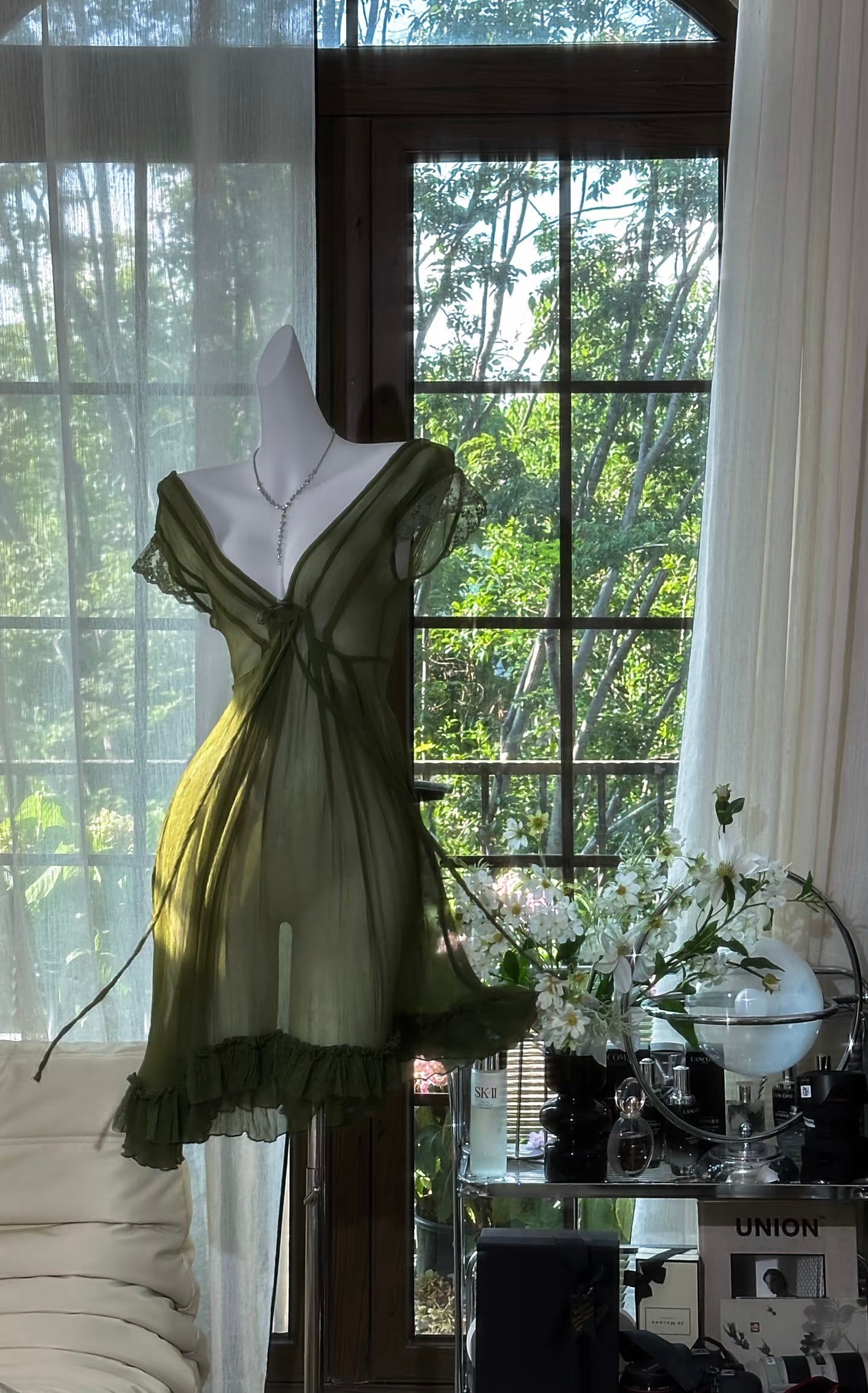 Grünes durchsichtiges kurzes Kleid in A-Linie mit V-Ausschnitt J7258