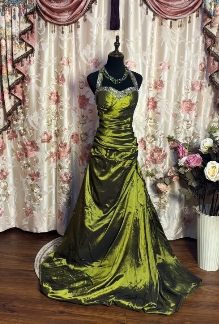 Halter Green Long Prom Dress Vintage Evening Gowns J8640