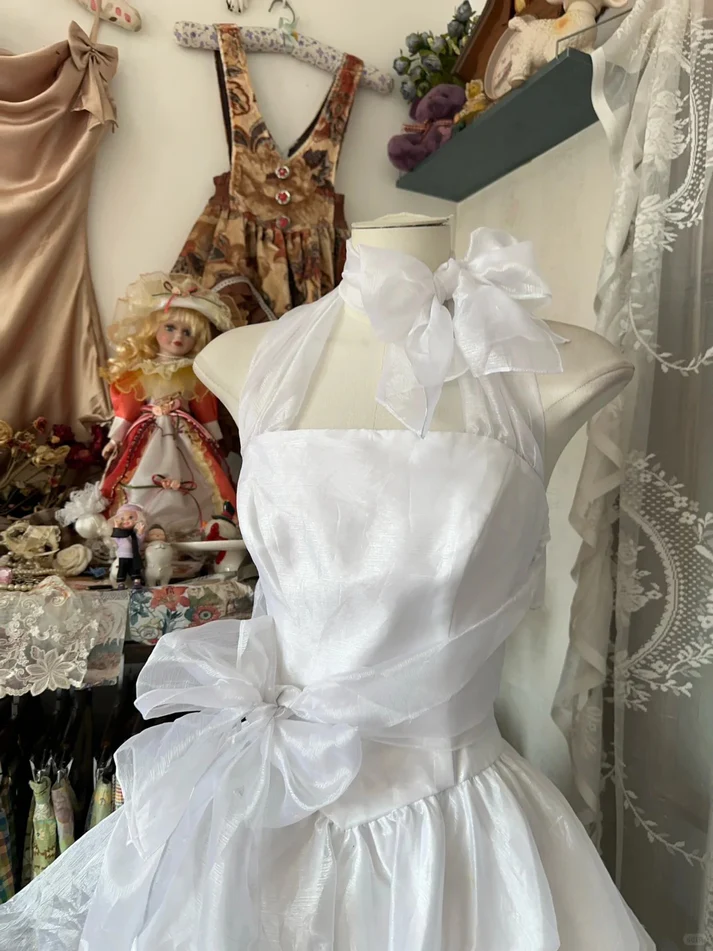 Robe d'anniversaire courte blanche coupe trapèze J6996