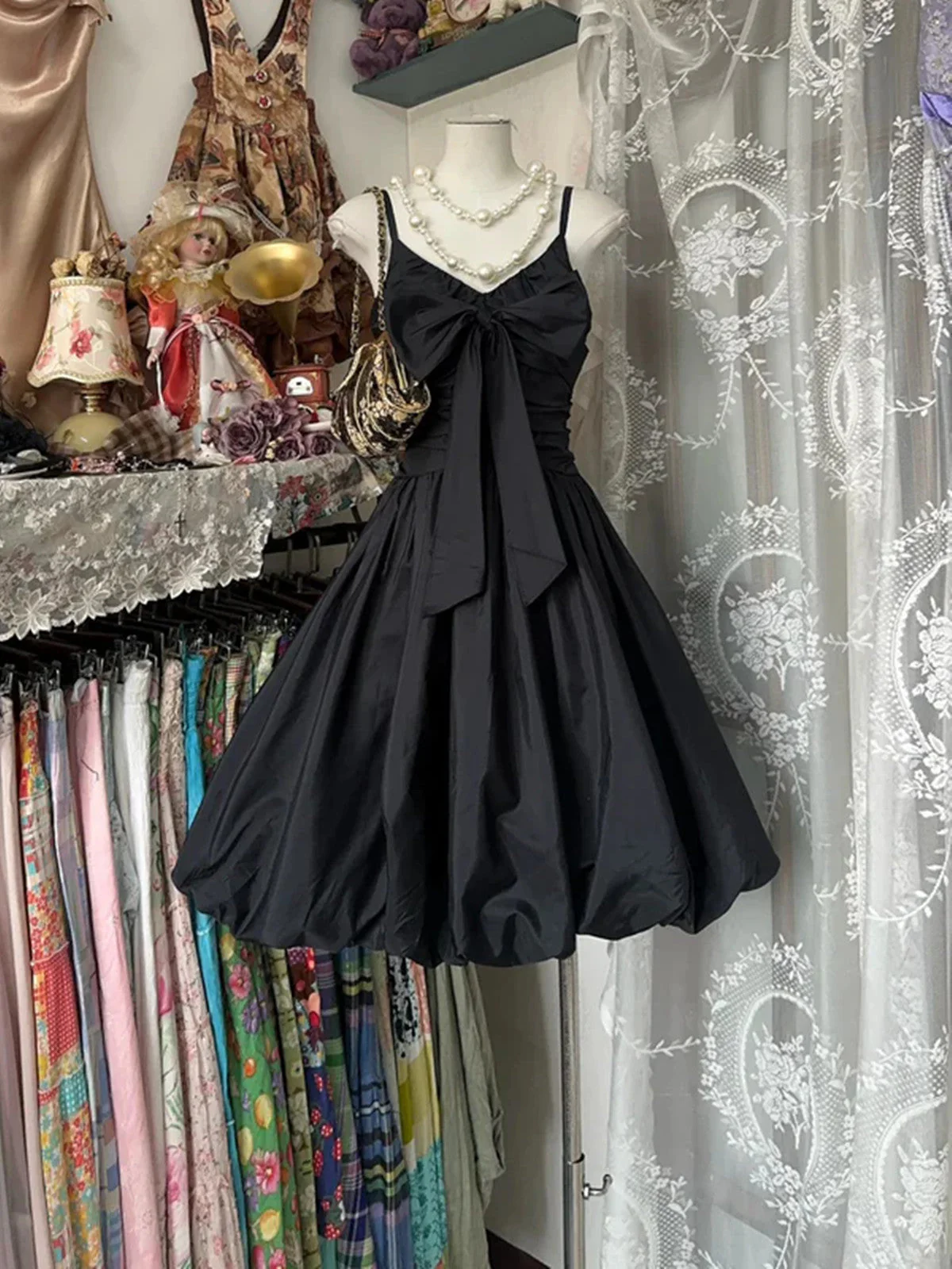 Schwarzes kurzes knielanges Homecoming-Kleid Schwarzes kurzes Ballkleid J8379