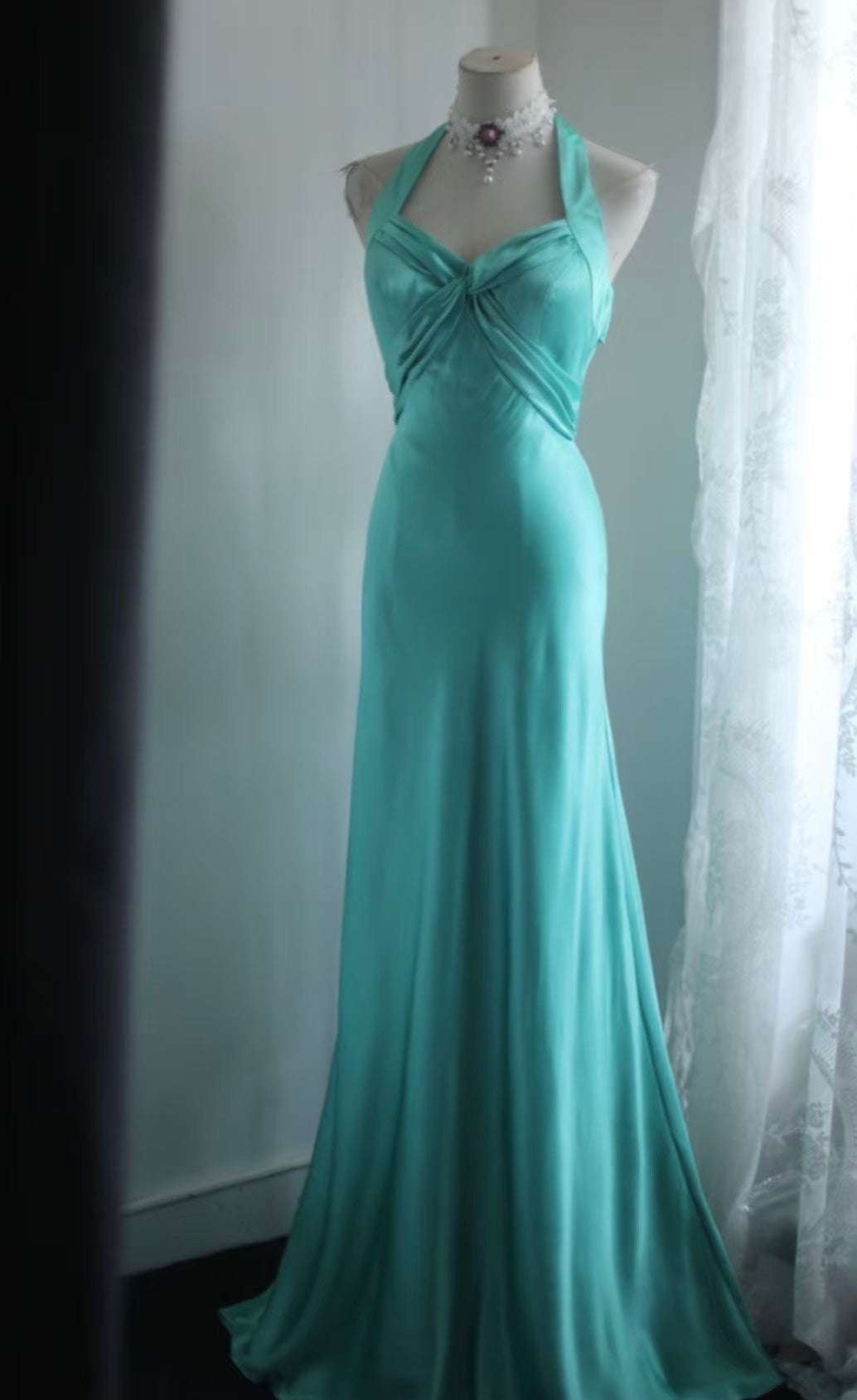 Robe de bal sirène en satin dos nu, robe d'invitée de mariage J7727