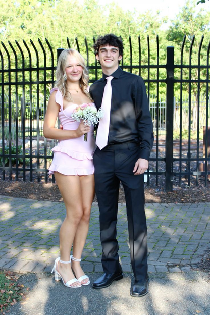 Rosa Etui-Mini-Heimkehrkleid mit Rüschen J8302