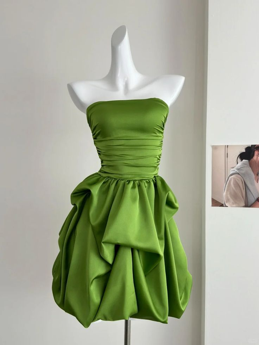 Grünes trägerloses A-Linien-Mini-Ballkleid Homecoming-Kleid J7579
