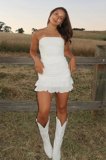 Schickes, trägerloses, königsblaues, kurzes Heimkehrkleid mit Rüschen J8371