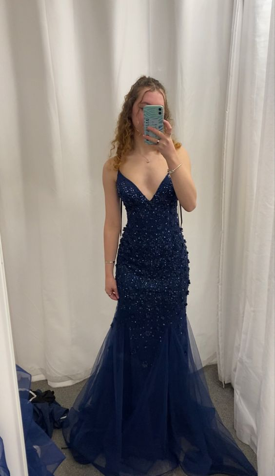Robe de soirée sirène en tulle bleu marine à col en V et longue J2634
