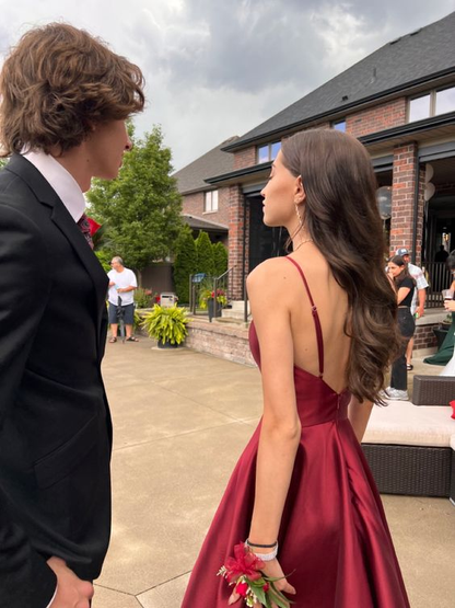 Burgunderrotes, langes Ballkleid mit Spaghettiträgern, V-Ausschnitt und A-Linie 2538