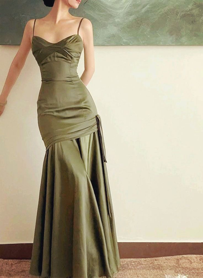 Robe de soirée sirène longue en satin vert à bretelles spaghetti J2604