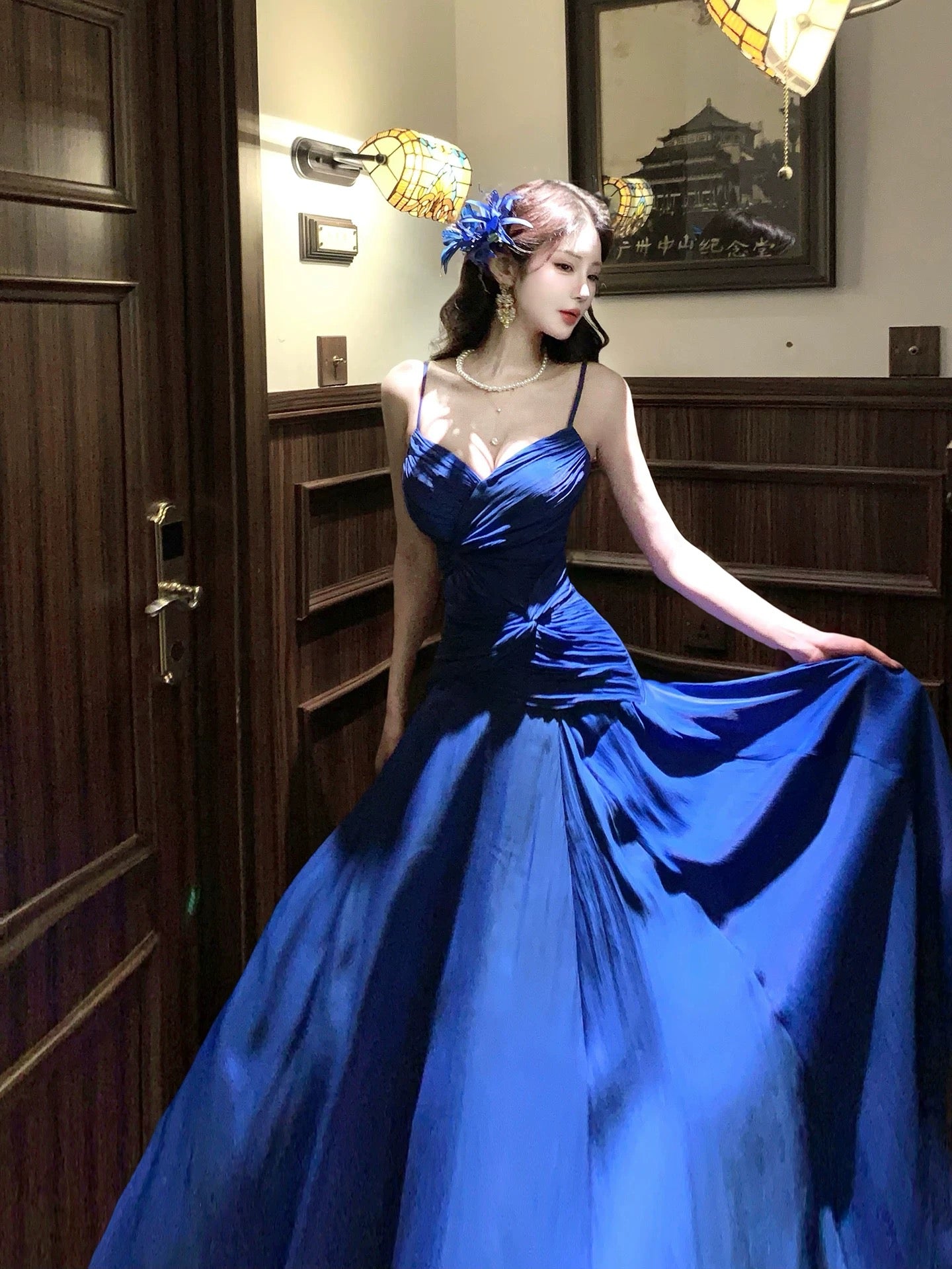 Robe de soirée trapèze bleue à bretelles spaghetti J7175