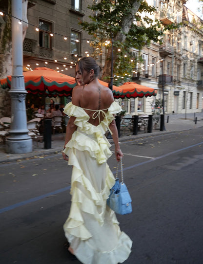 Schulterfreies gelbes Satin-Ballkleid mit Rüschen, Geburtstagskleid J7817