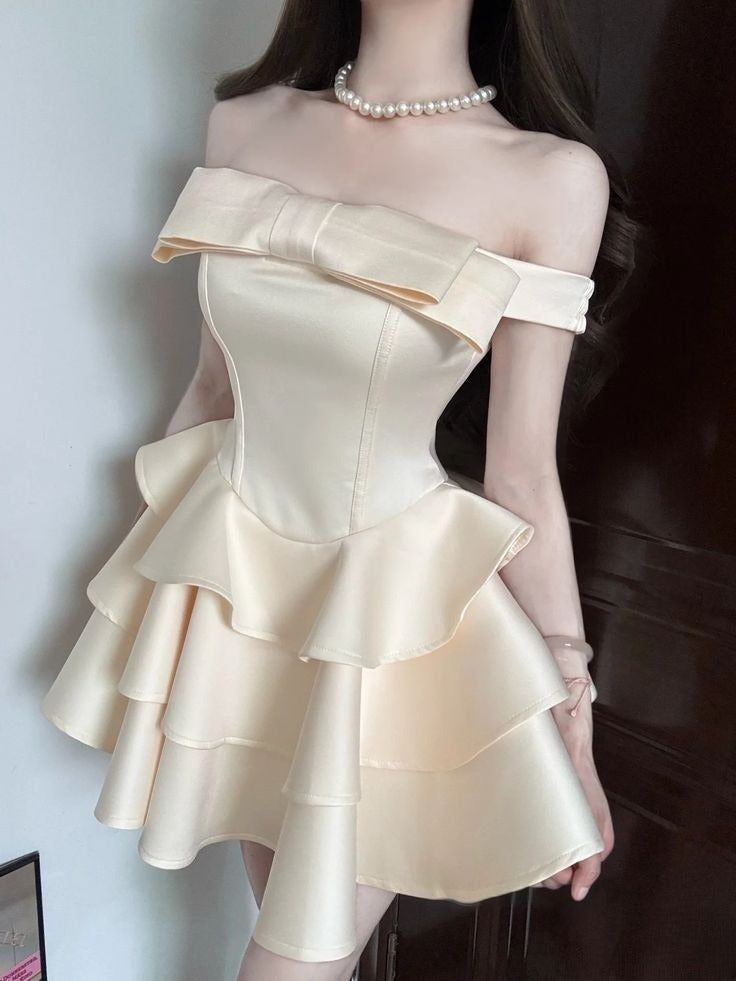 Robe de soirée courte à épaules dénudées et coupe trapèze J7230