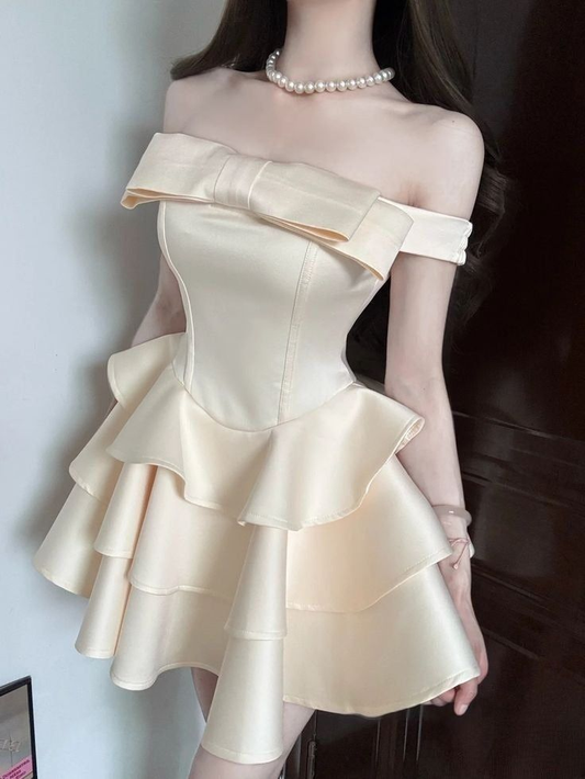 Robe de soirée courte à épaules dénudées et coupe trapèze J7230