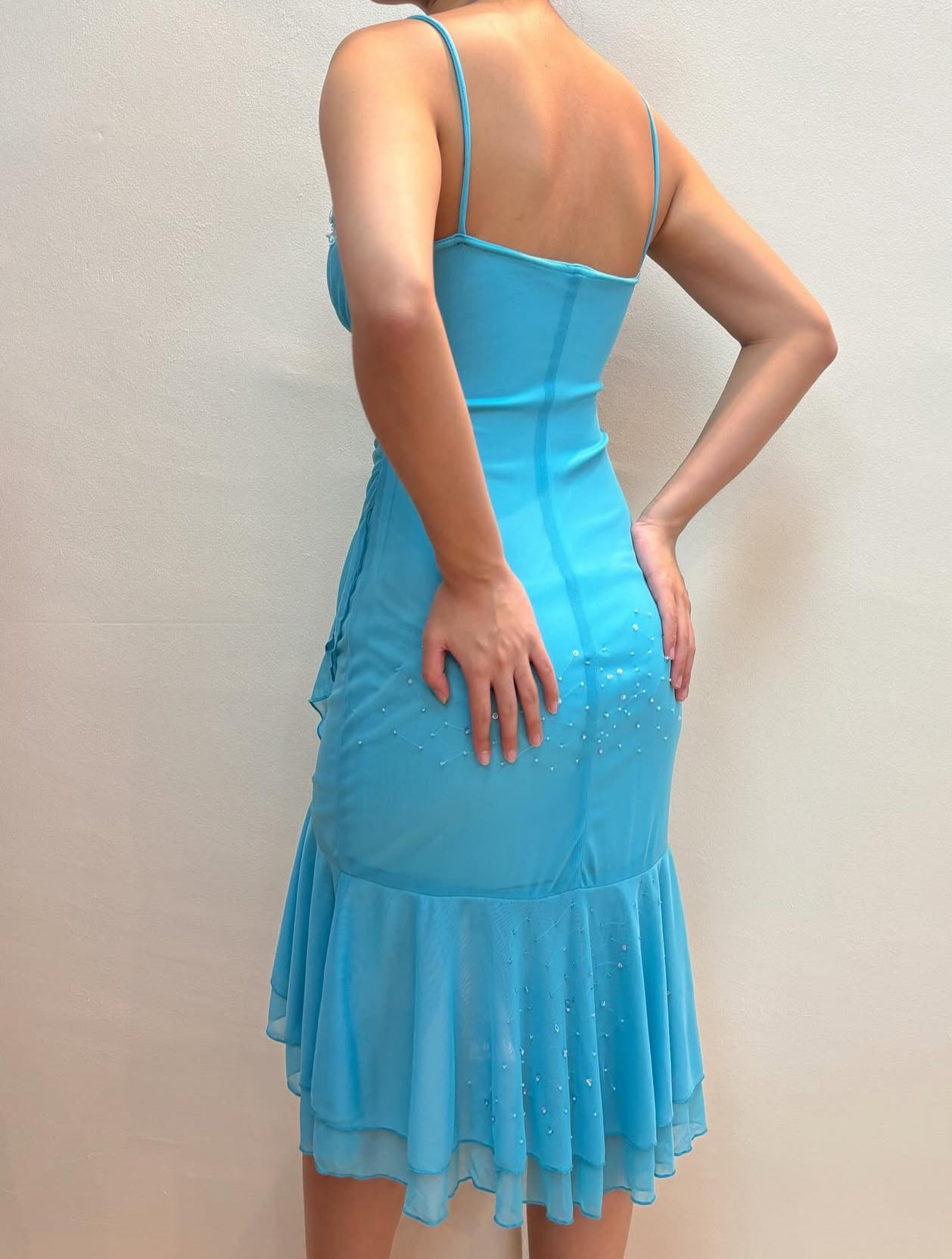 Robe de bal courte vintage à bretelles spaghetti et volants bleus J8566