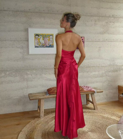 Robe de bal longue sirène rouge en satin à licou J2837