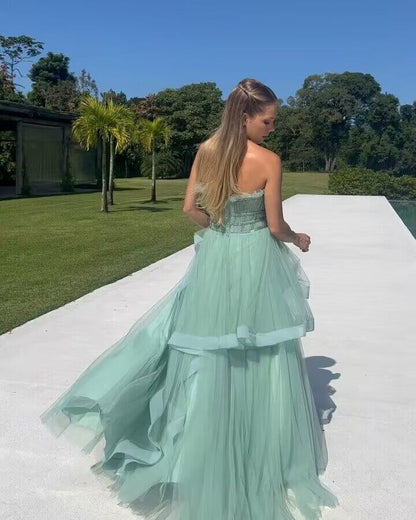 Robe de bal longue bustier en tulle vert, coupe trapèze, J2827