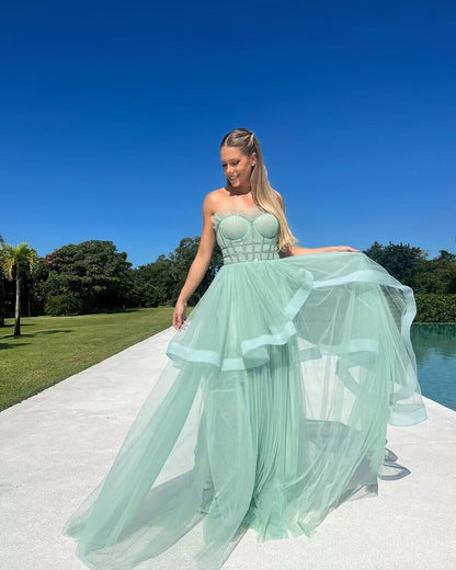 Robe de bal longue bustier en tulle vert, coupe trapèze, J2827