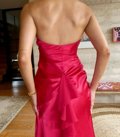 Robe de bal longue sirène rouge en satin à licou J2837