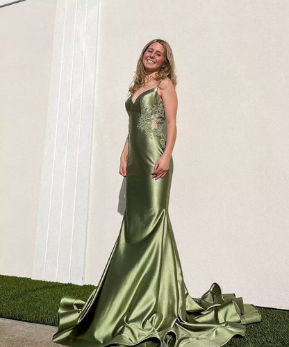 V Neck Green Mermaid Long Prom Dress With Applique J2800