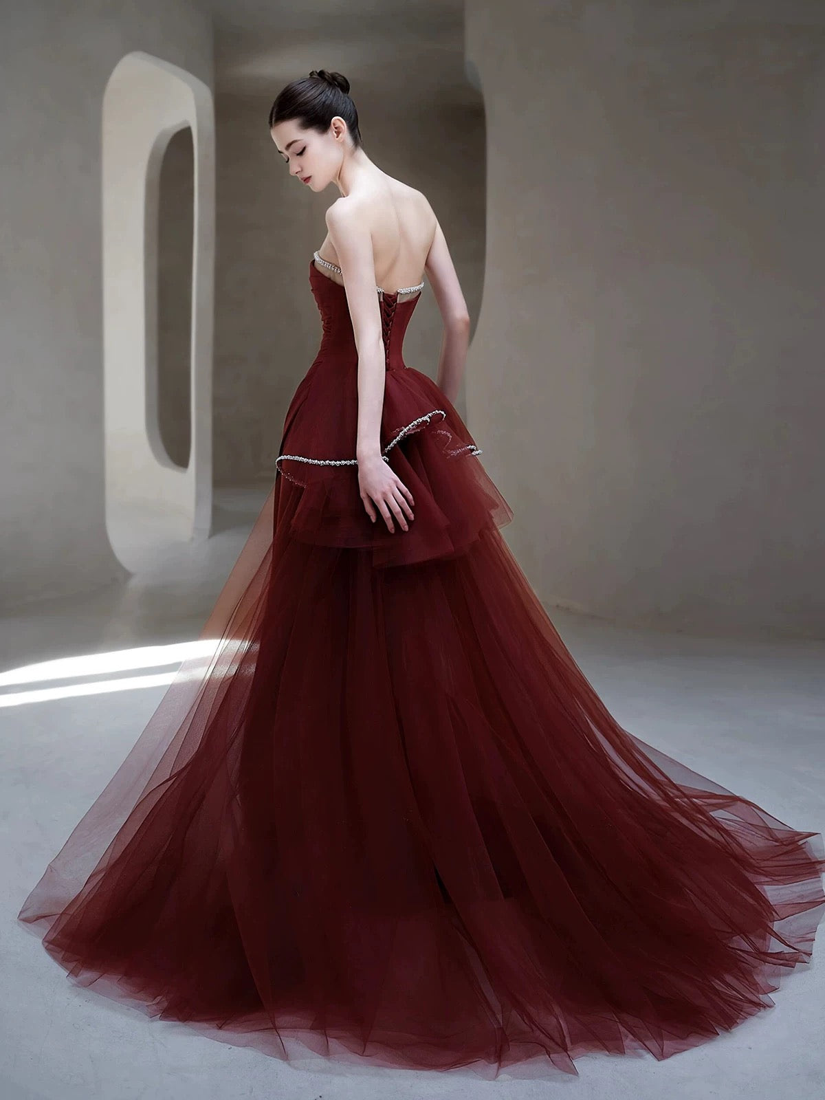 Robe de soirée bordeaux bustier à perles J7100