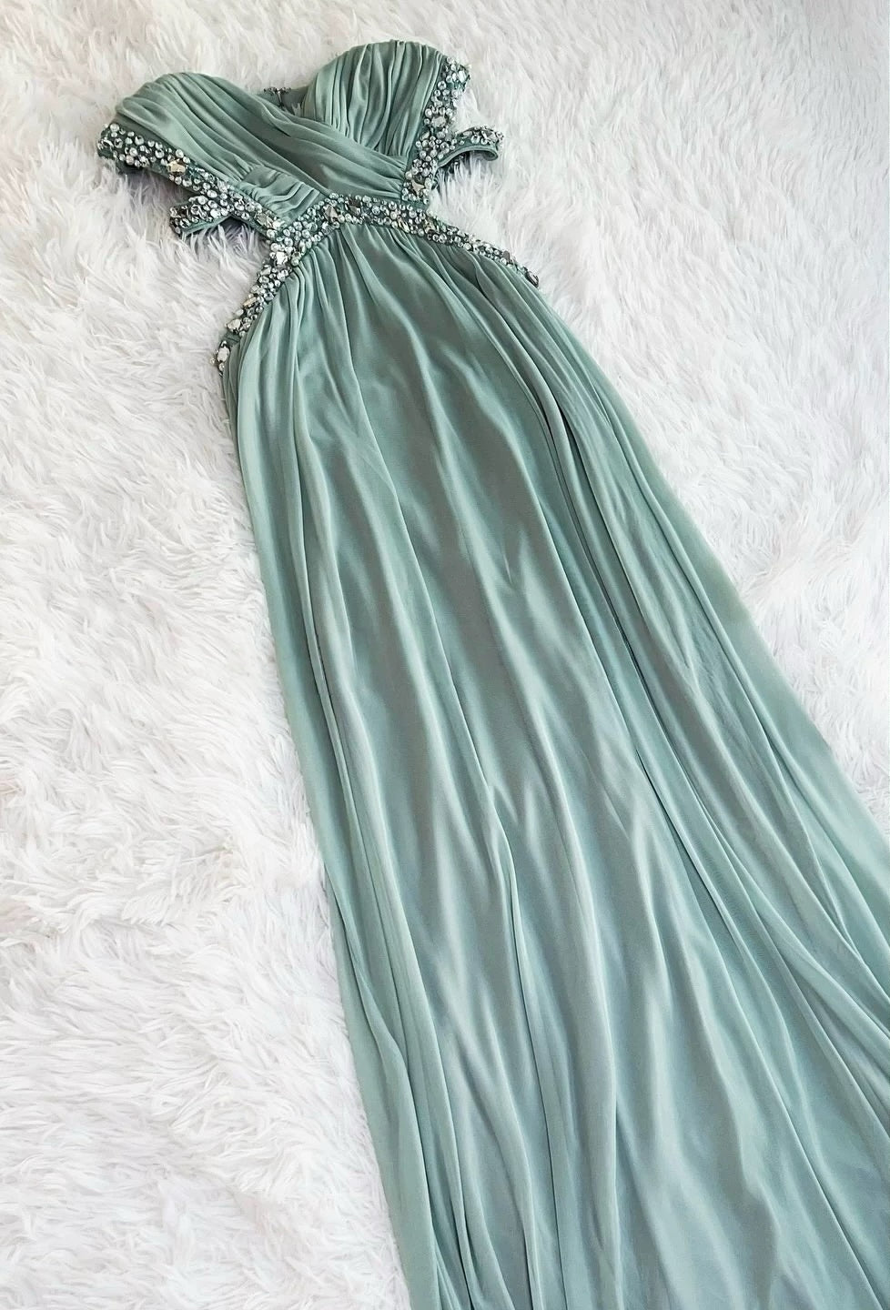 Robe de bal longue en mousseline de soie, coupe trapèze, décolleté en cœur, avec perles, J8422