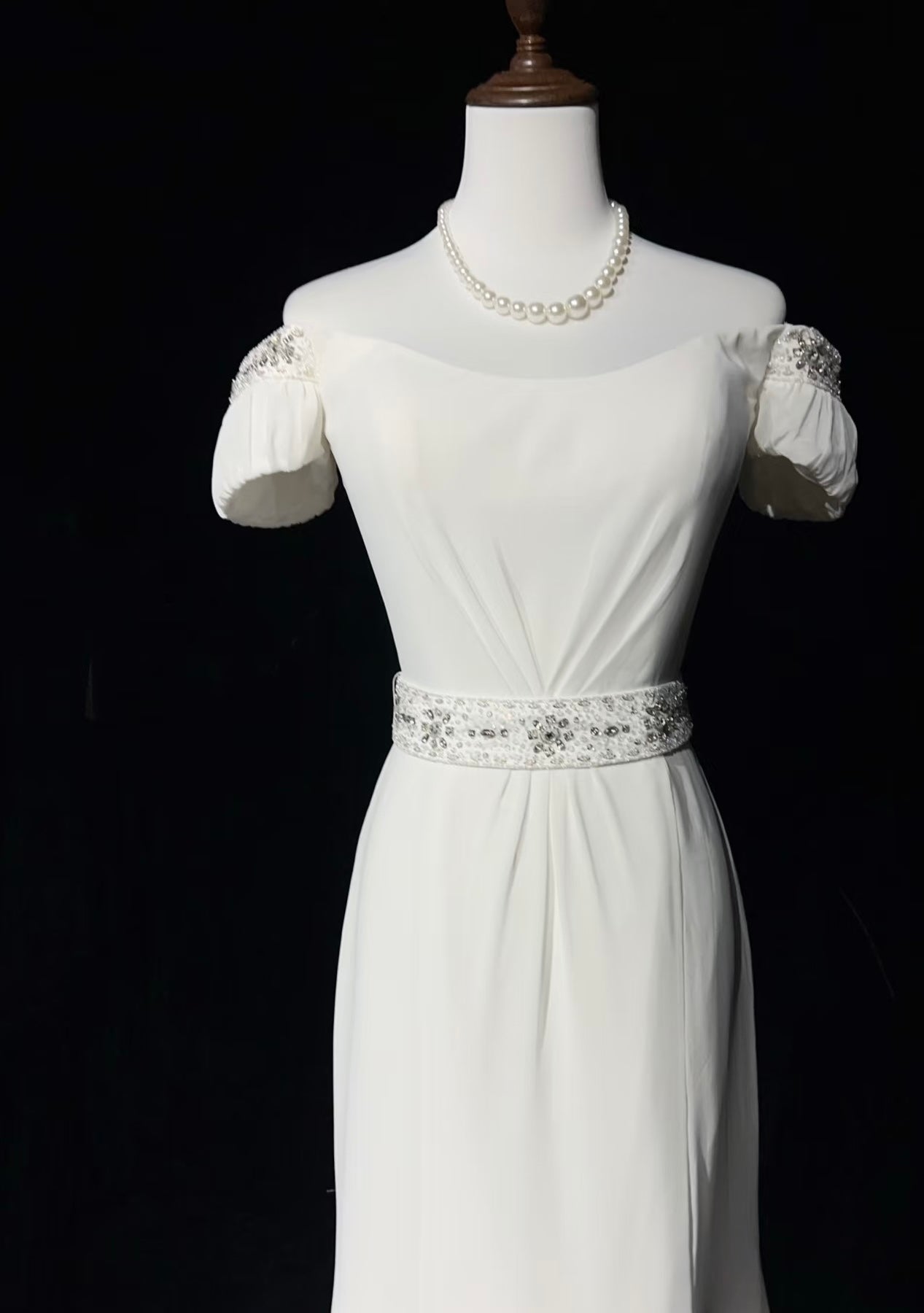 Schulterfreies Meerjungfrau-Brautkleid in Weiß J7978