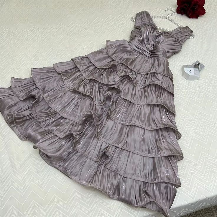 Robe de soirée rose vif à volants étagés J7749