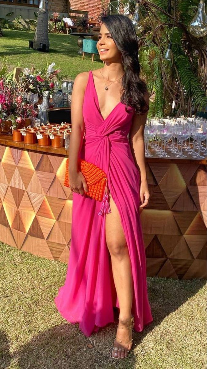 Robe de mariée fendue en mousseline rose à col en V J7400