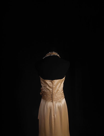 Robe de soirée en satin à dos nu et à volants style sirène J7063