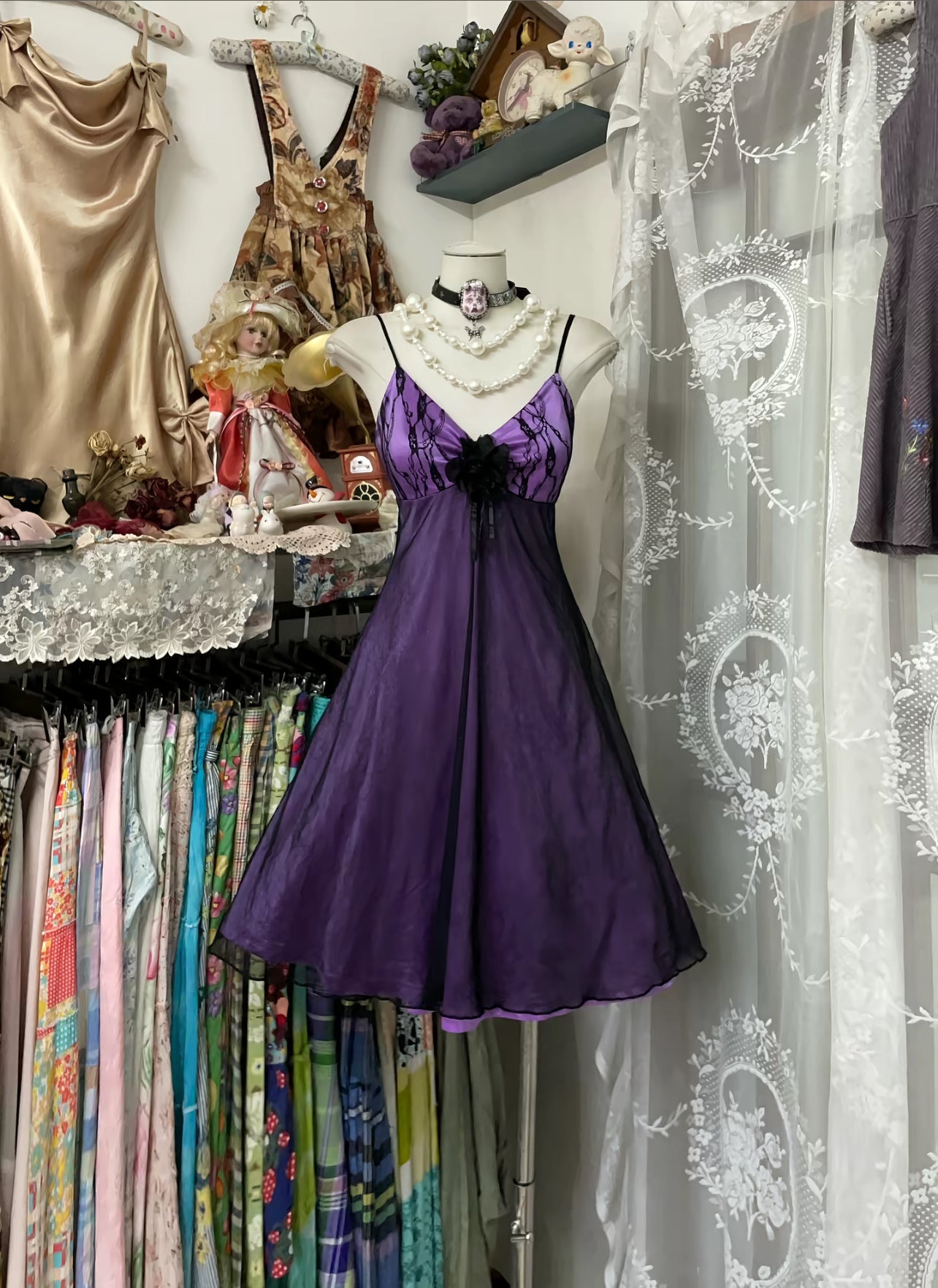 Robe de soirée courte violette à bretelles spaghetti et coupe trapèze J8500