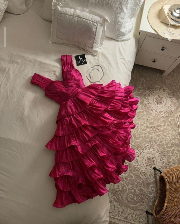 Robe de soirée rose vif à volants étagés J7749