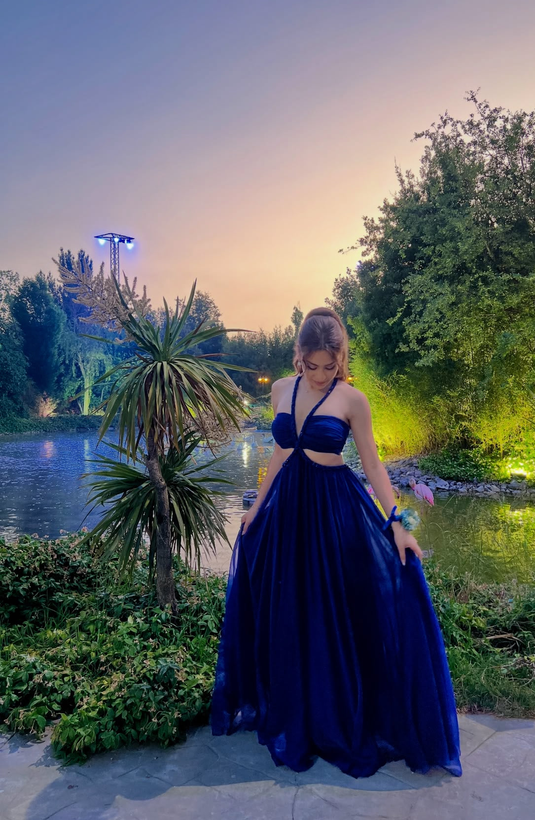 Robe de soirée sexy bleu roi à col licou et coupe trapèze pour invité de mariage J7150