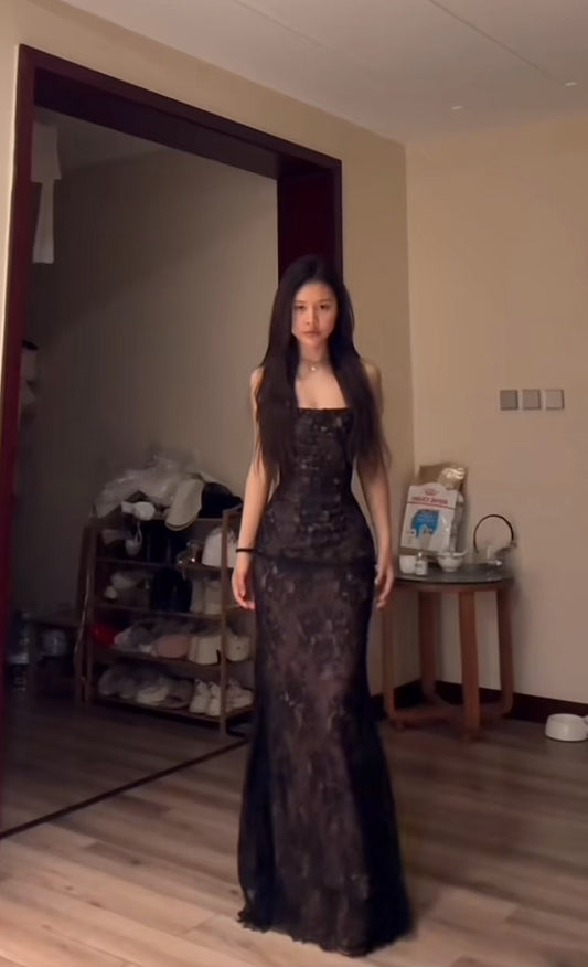 Robe longue de bal en dentelle noire à bretelles spaghetti J5773 